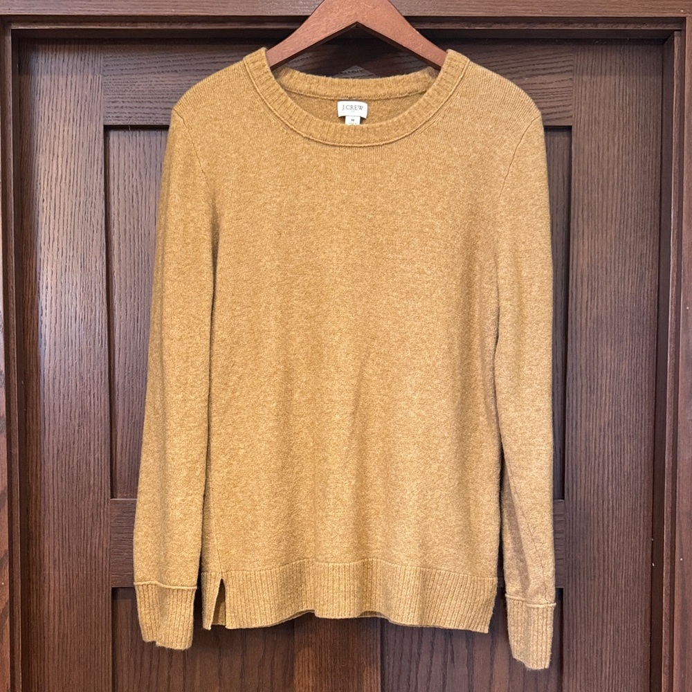 J Crew Factory Crewneck sweater in extra-soft yarn—Size Medium